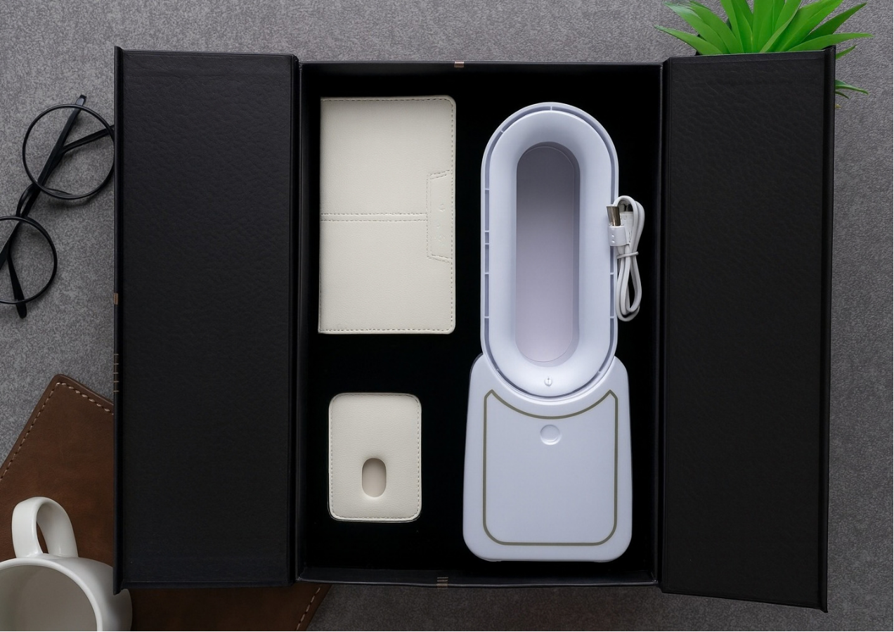 Executive Luminary Desk Lamp & Tech Hamper